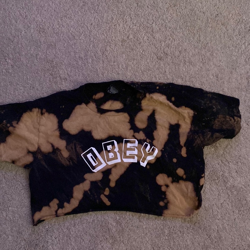 Obey large women’s crop top